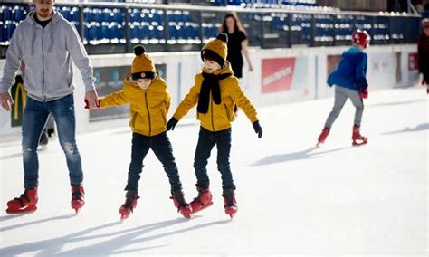 Entry ticket for 4 to the ice rink – Hyperli.